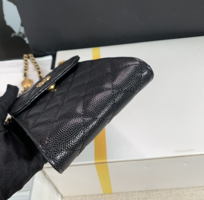 Handbag   Chanel  size  18*3*11.5  cm