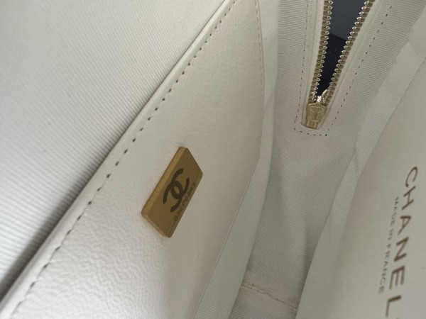 Handbag  Chanel  size  18cmx17cmx5 cm