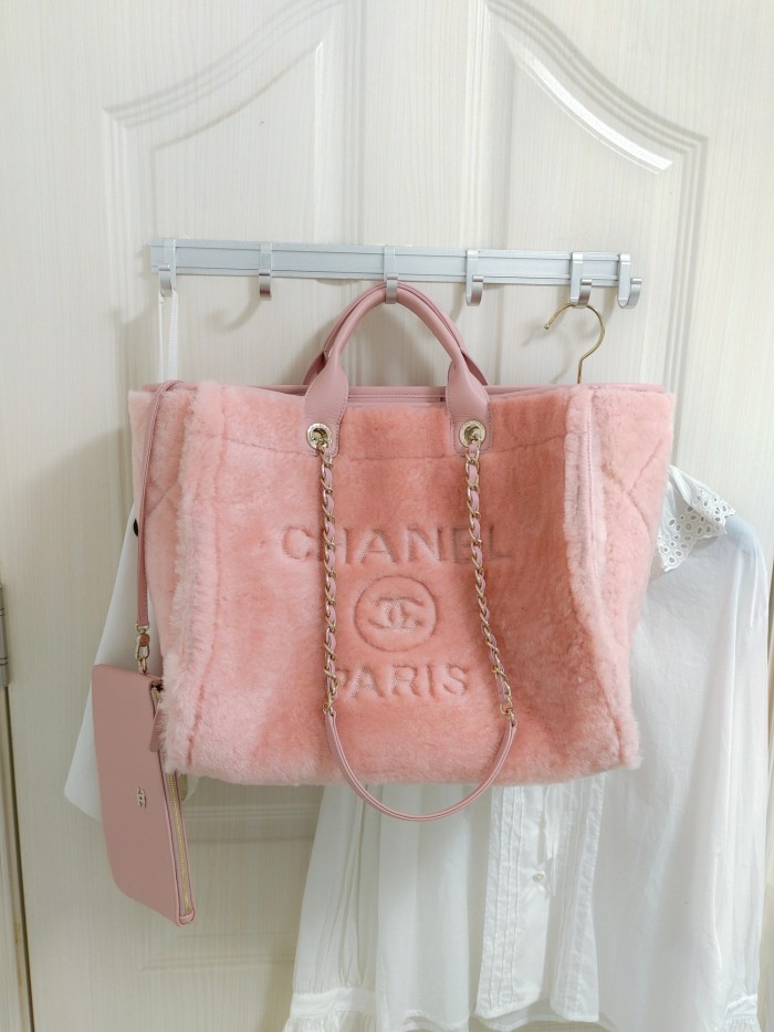 Handbag   Chanel  size 38 cm