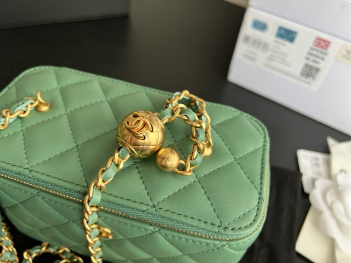 CHANEL Sheepskin Box Bag, Crossbody Bag, Mirror Shoulder Bag Women's Grass Green AP2303-B02916-NL294 size 17*8.5*9.5 cm