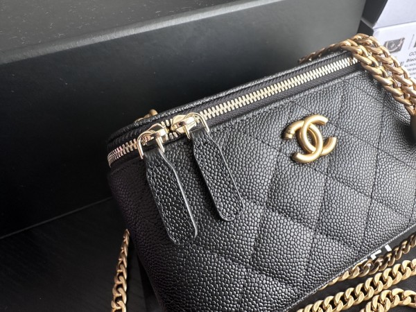  Handbag   Chanel  3204  size  16cmx8cmx10 cm