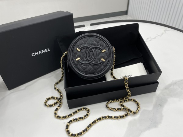 Handbag   Chanel  size  12 cm 