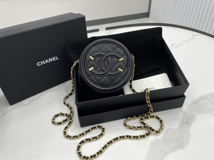 Handbag   Chanel  size  12 cm 