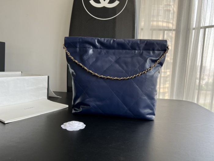  Handbag   Chanel   size   39cmx42cmx8 cm