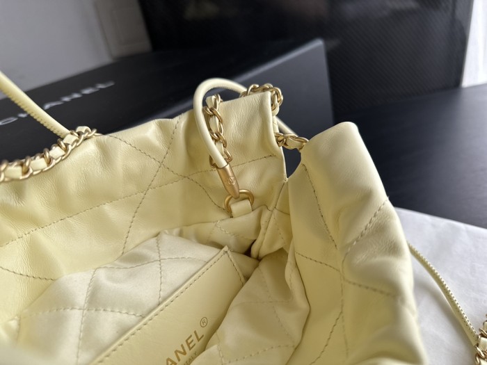  Handbag  Chanel  AS3980  size  20cmx19cmx6 cm 