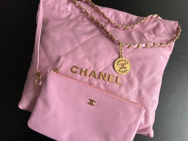  Handbag  Chanel  size  39cmx42cmx8 cm