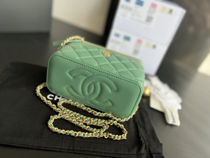 CHANEL Sheepskin Box Bag, Crossbody Bag, Mirror Shoulder Bag Women's Grass Green AP2303-B02916-NL294 size 17*8.5*9.5 cm