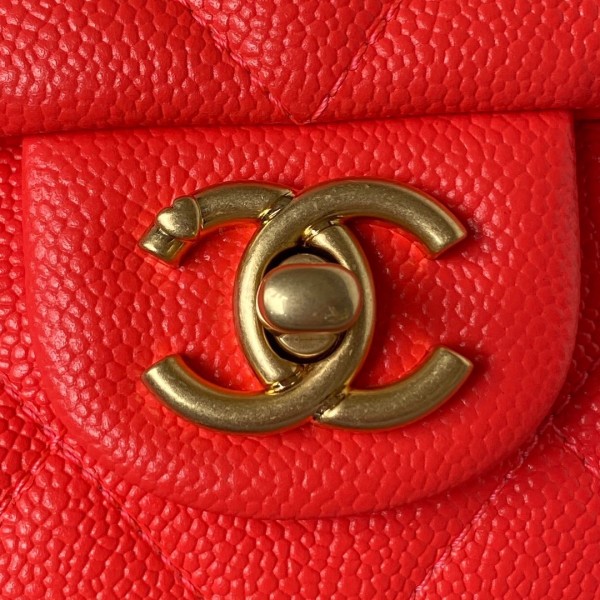  Handbag  Chanel AS3829 size  14X20x8 cm