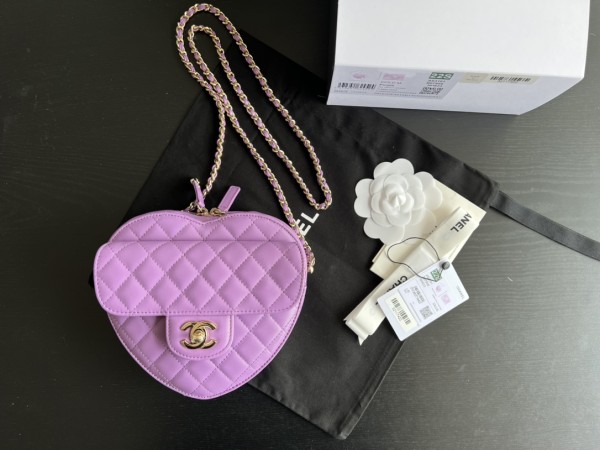 Handbag  Chanel   size  18cmx17cmx5 cm