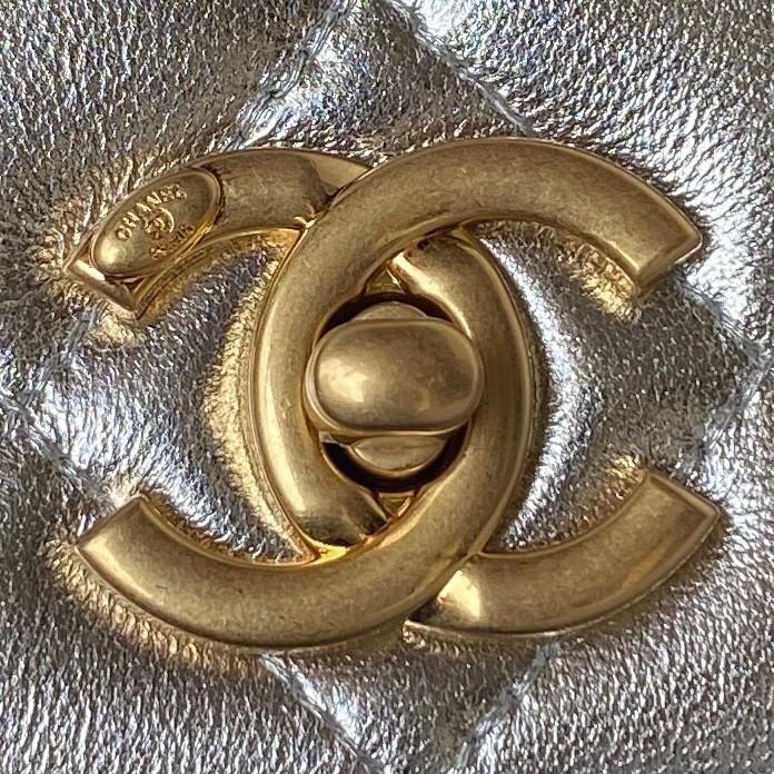 Handbag   Chanel  AS3908  size  22X16X9 cm