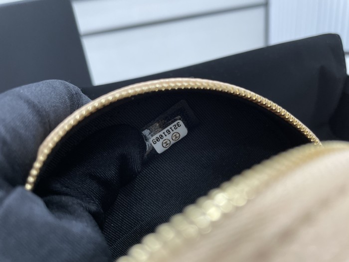 Handbag   Chanel  size  12 cm