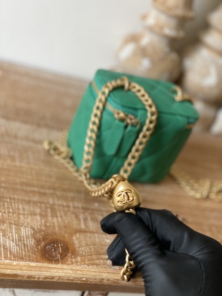  Handbag  Chanel  81246  size  10.5   8.5  7 cm