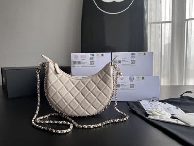  Handbag  Chanel  AS3917  size  15cmx20cmx6 cm