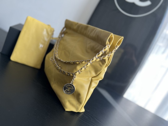  Handbag  Chanel  size  35cmx37cmx7 cm