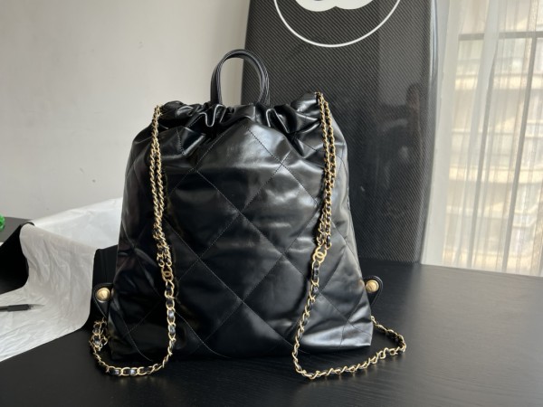  Handbag  Chanel  size  51cmx40cmx9 cm