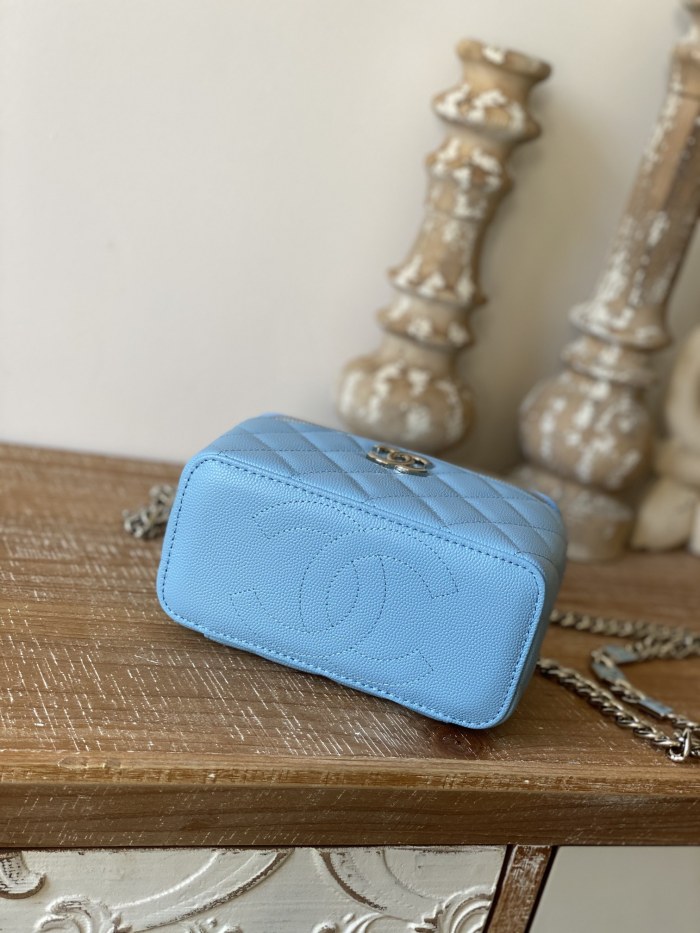  Handbag   Chanel 81194  size  17 cm  