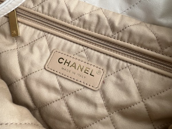  Handbag   Chanel   size 39cmx42cmx8 cm