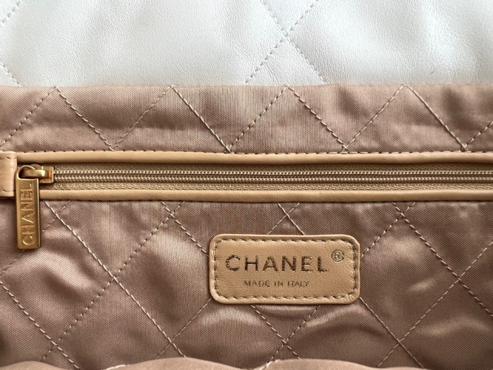  Handbag   Chanel  size  39cmx42cmx8 cm