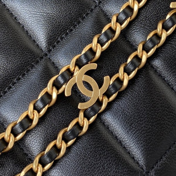 Handbag Chanel  AS3223  size 16*19*8  cm