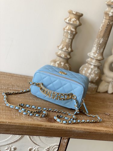  Handbag   Chanel  81195  size  16  9.5  8  cm