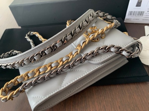 Handbag   Chanel AP1773  size 18.5cmx10cmx2.5 cm 