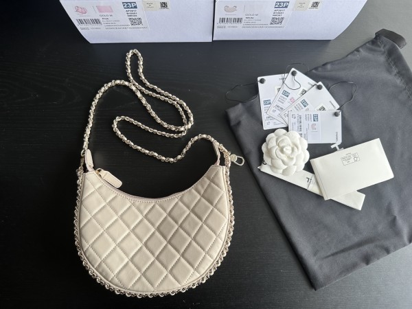  Handbag  Chanel  AS3917  size  15cmx20cmx6 cm