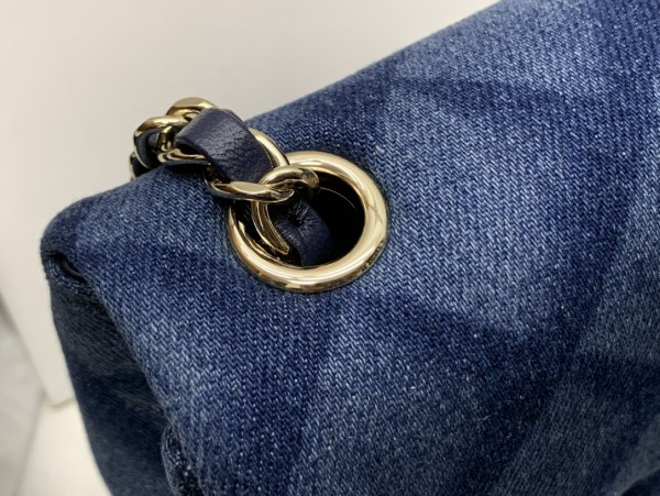 Handbag   Chanel  size  20 cm