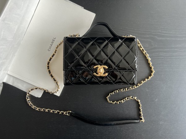 Handbag  Chanel  2796  size   18cmx17.5cmx7 cm