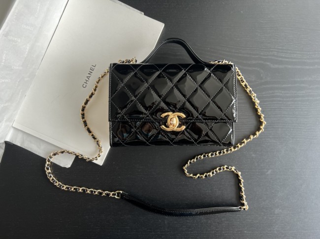 Handbag  Chanel  2796  size   18cmx17.5cmx7 cm