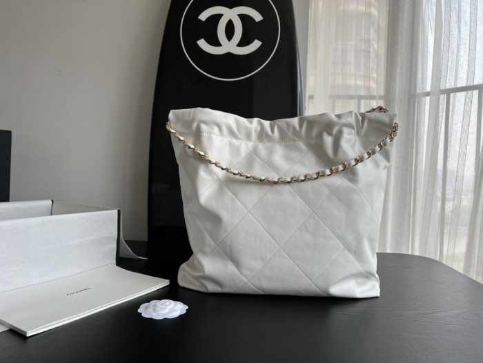  Handbag   Chanel  size  39cmx42cmx8 cm
