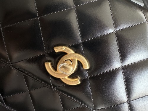  Handbag  Chanel AS3908  size  22cmx16cmx7 cm 