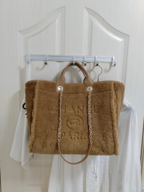 Handbag   Chanel  size 38 cm