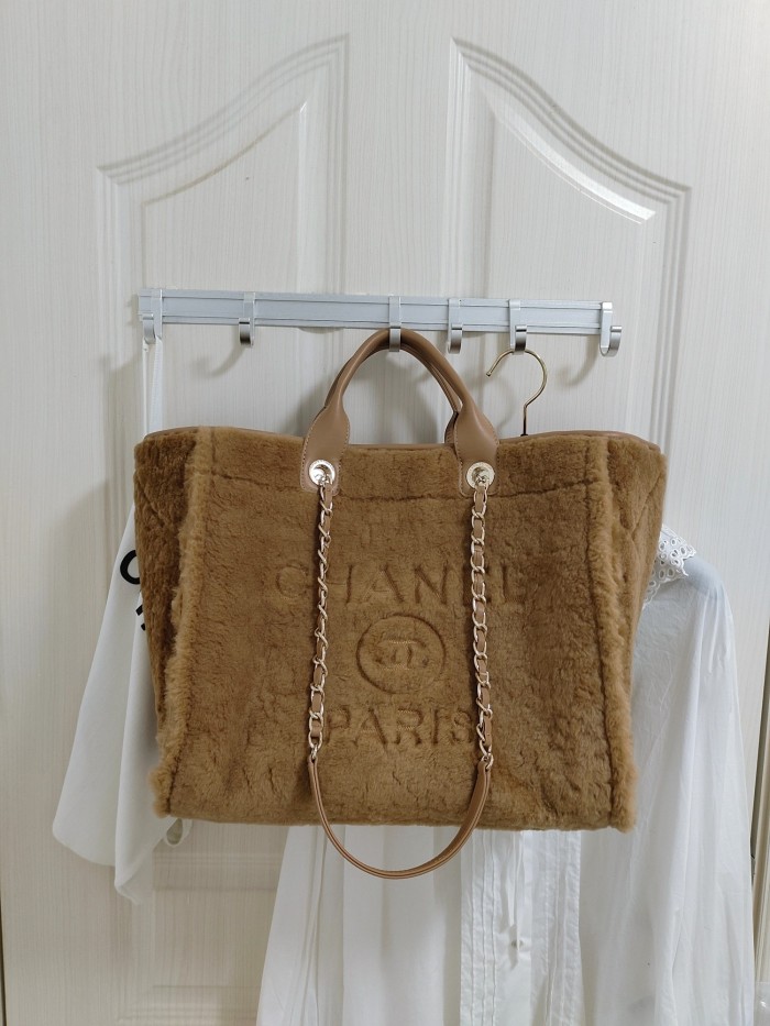 Handbag   Chanel  size 38 cm