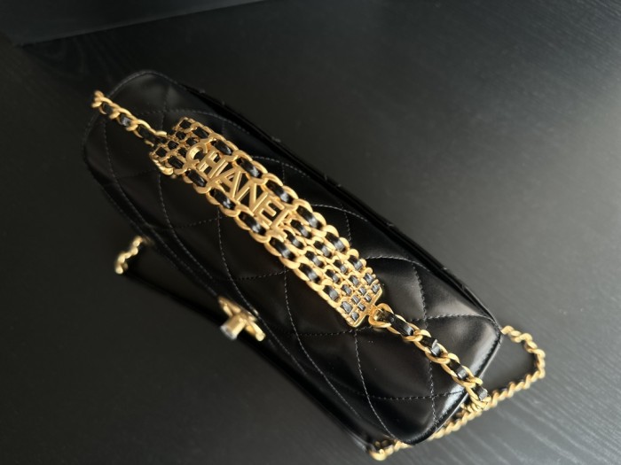  Handbag  Chanel AS3908  size  22cmx16cmx7 cm 