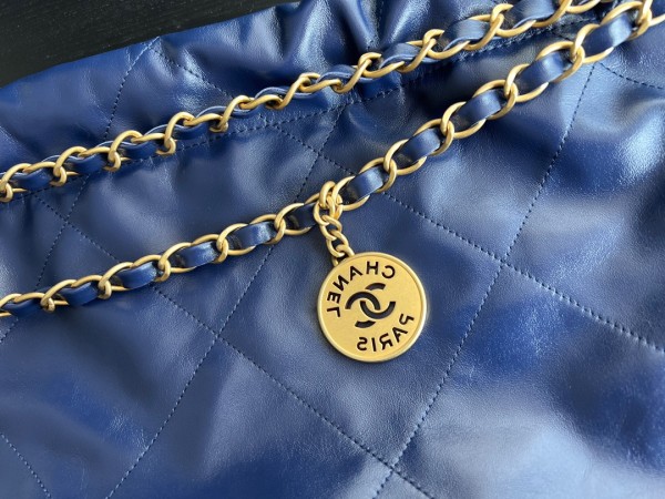  Handbag   Chanel  size 39cmx42cmx8 cm