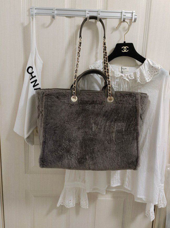 Handbag   Chanel  size  38 cm