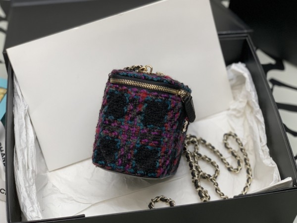 Handbag   Chanel 99218  size 8.5*11*7* cm