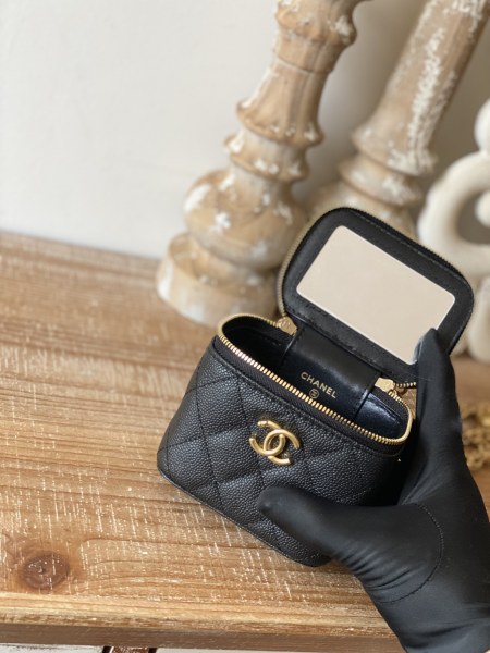 Handbag  Chanel  81246  size  10.5   8.5  7 cm 