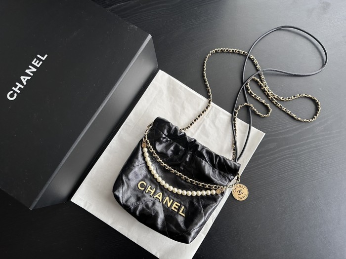  Handbag  Chanel  AS3980  size  20cmx19cmx6 cm