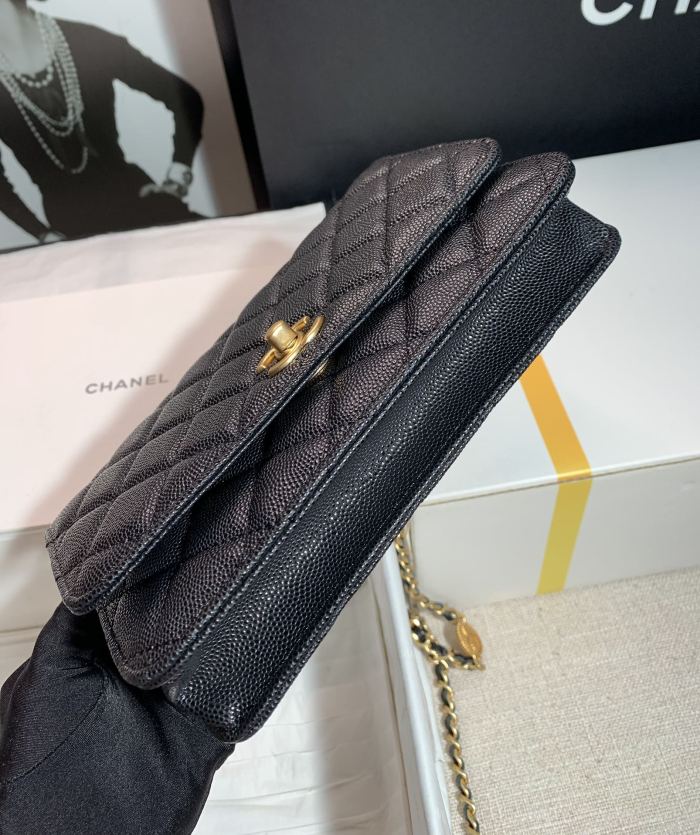 Handbag   Chanel  size  19*12.5*3  cm