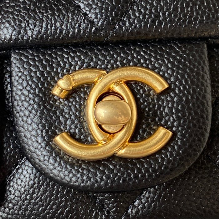  Handbag  Chanel AS3828  size 12X19x8 cm