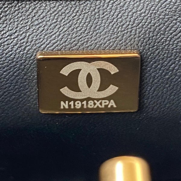  Handbag Chanel  AS3223  size 16*19*8  cm