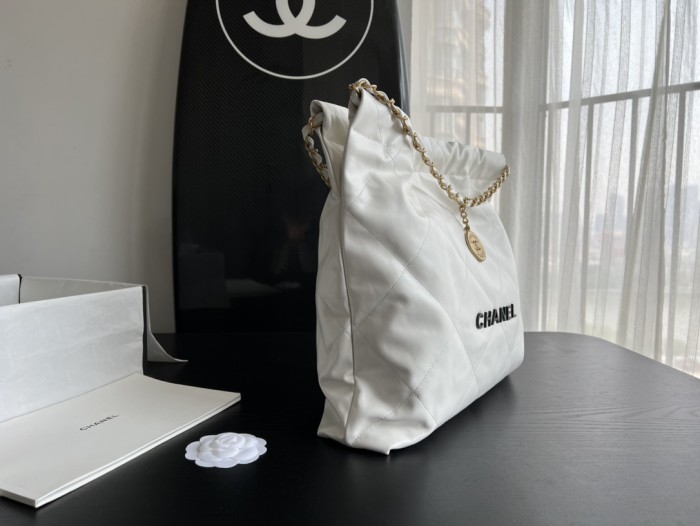  Handbag   Chanel  size  39cmx42cmx8 cm