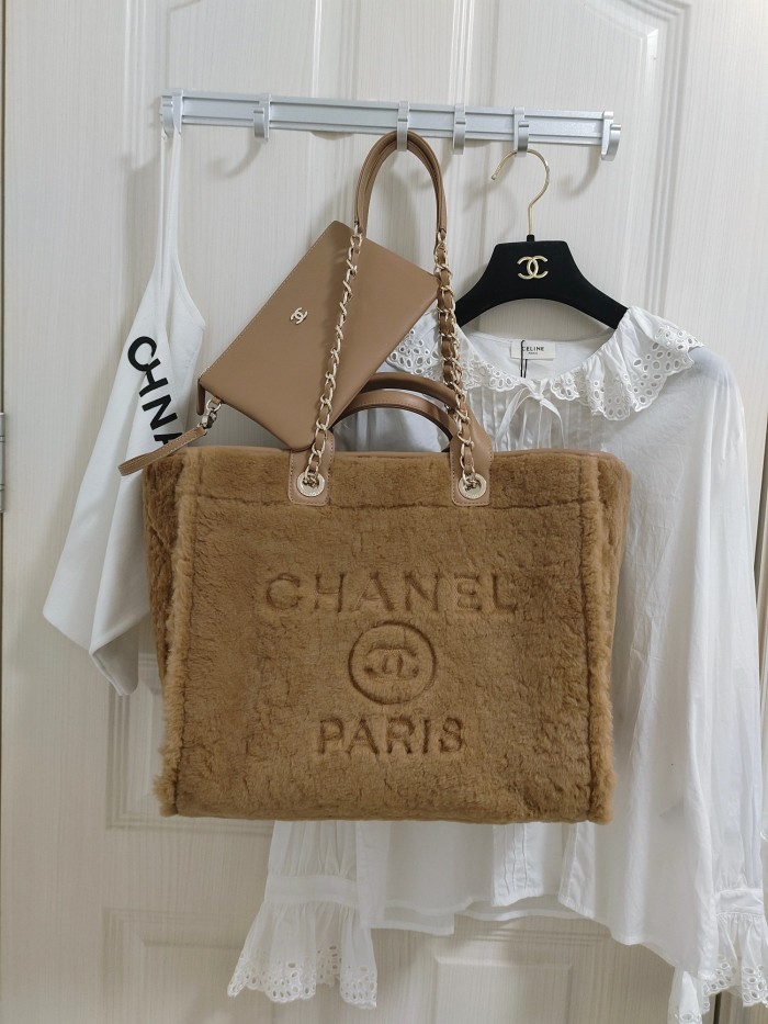 Handbag   Chanel  size 38 cm