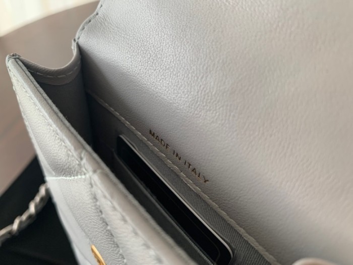 Handbag   Chanel AP1773  size 18.5cmx10cmx2.5 cm 