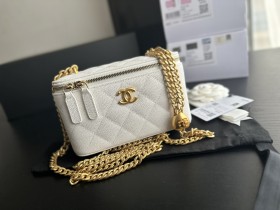  Handbag   Chanel  3204  size  16cmx8cmx10 cm
