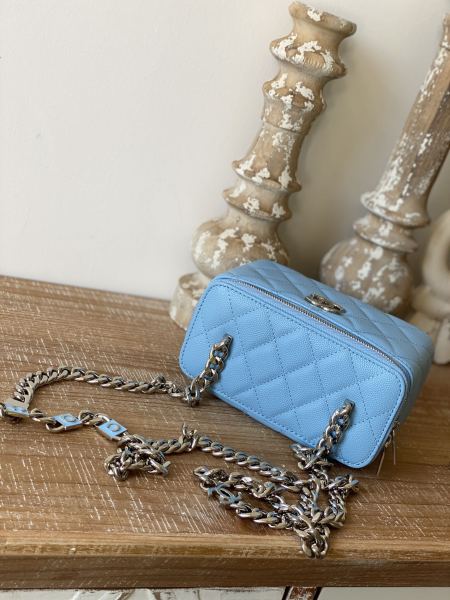  Handbag   Chanel 81194  size  17 cm  