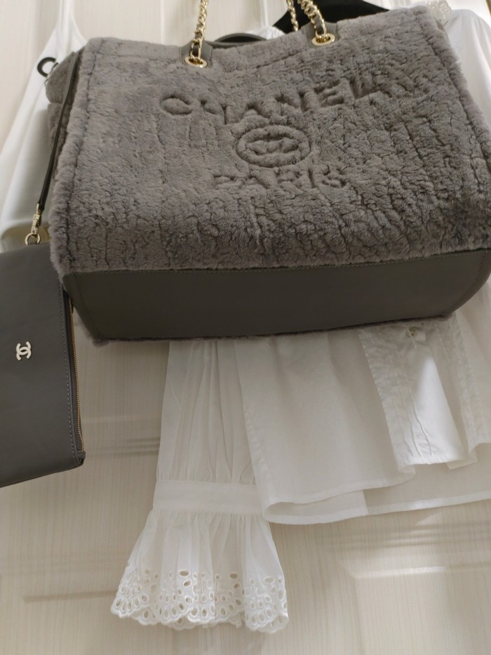 Handbag   Chanel  size  38 cm