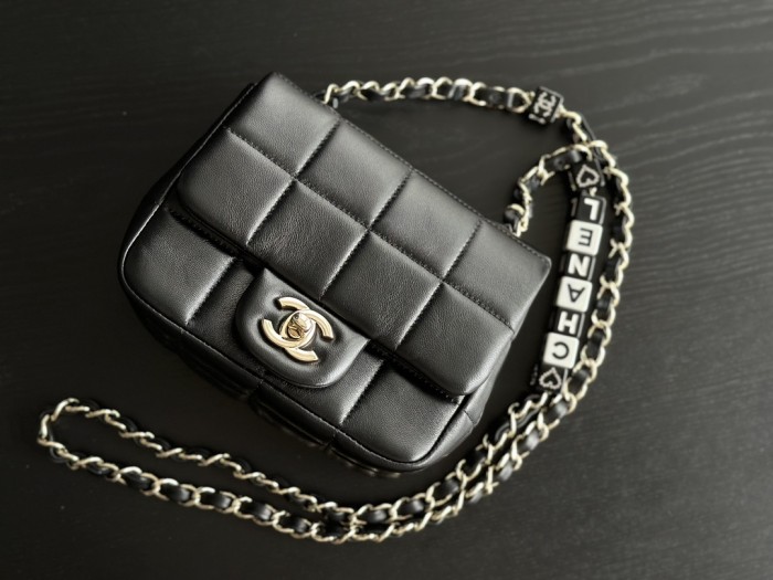Handbag   Chanel  AP3744  size  18  cm 