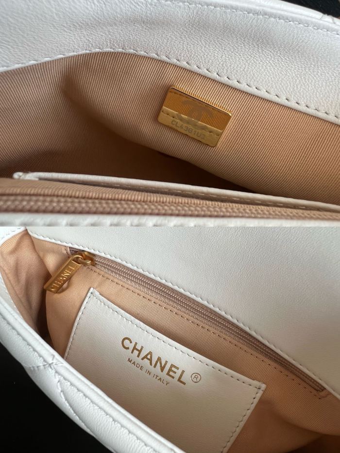  Handbag   Chanel   size  20 cm